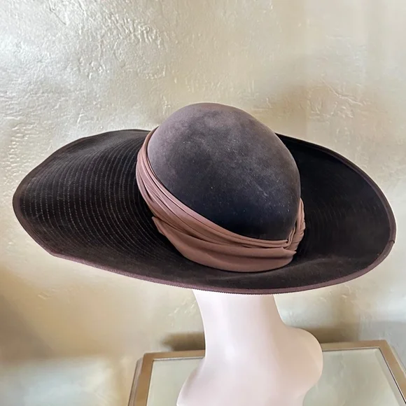 SENSATIONAL DESIGNER 1950s\' EGGPLANT COLOR VELOUR + TOPSTITCHED WIDE BRIM HAT SENSATIONAL DESIGNER 1950s main image 2